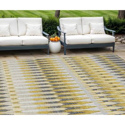 HomeRoots Southwestern Transitional Rectangle Outdoor Rug