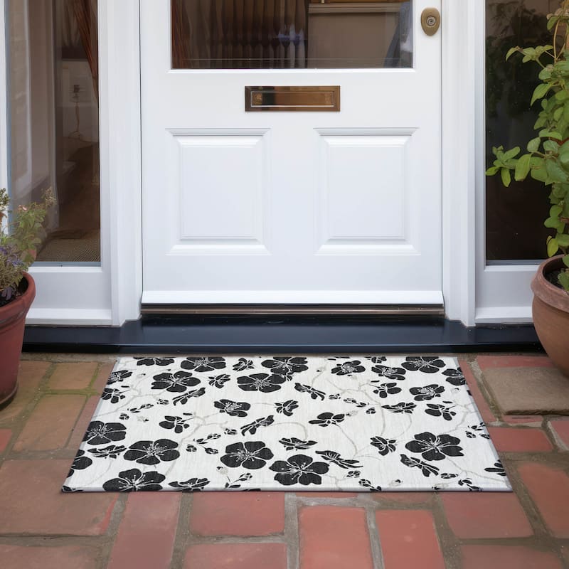 Machine Washable Indoor/ Outdoor Floral Zen Chantille Rug