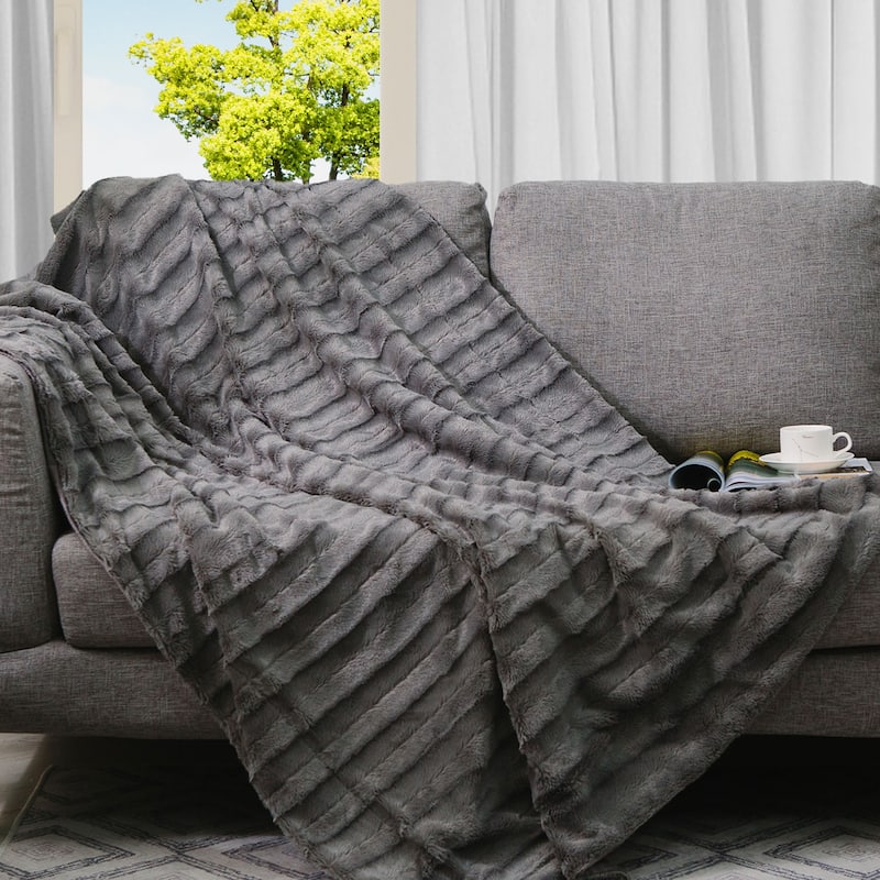 Cheer Collection 40 x 50 Ultra Soft Faux Fur Throw Blanket - Grey