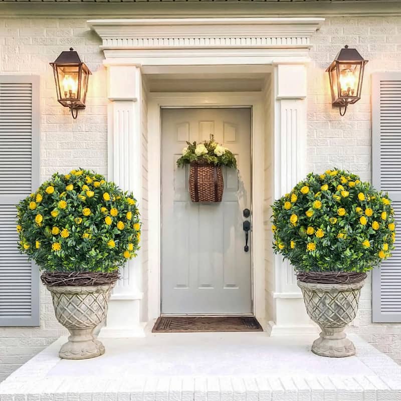 Set of 2/4 Artificial Topiary Ball Trees with Metal Stakes with Rose Flowers
