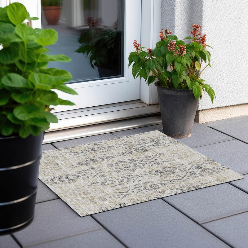 Machine Washable Indoor/ Outdoor Chantille Distressed Traditional Rug - Beige - 1'8" x 2'6"
