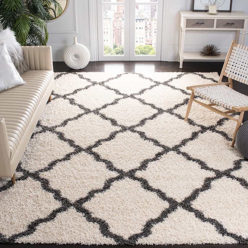 SAFAVIEH Dallas Shag Giusy Trellis 1.5-inch Thick Rug - 6' x 9' - Ivory/Dark Grey