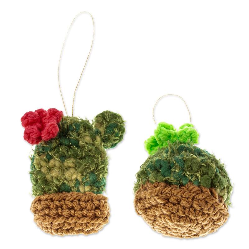 Novica Handmade Desert Cheer Crocheted Ornaments (Pair)