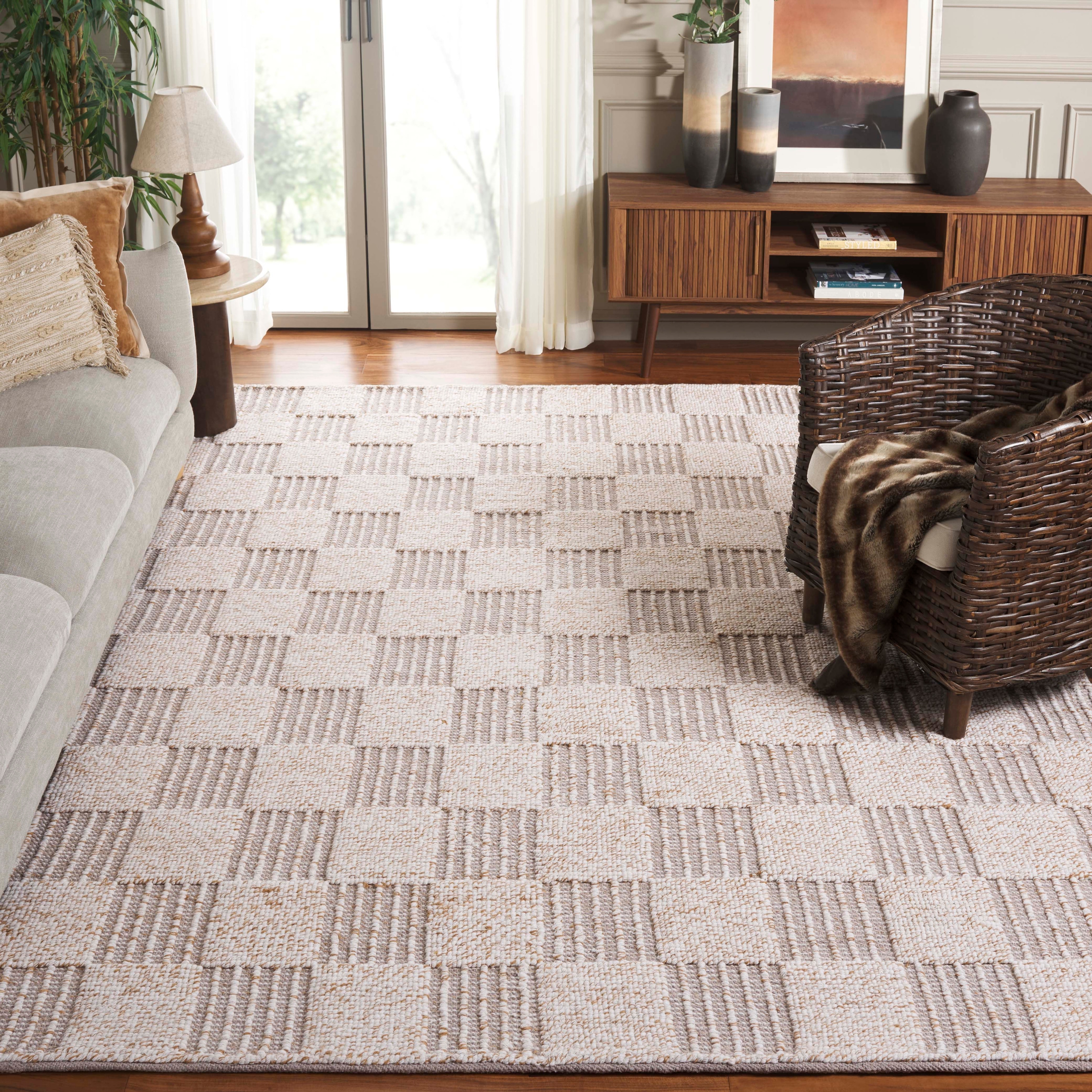 SAFAVIEH Hand-Loomed Natura Verginija Transitional Wool Rug