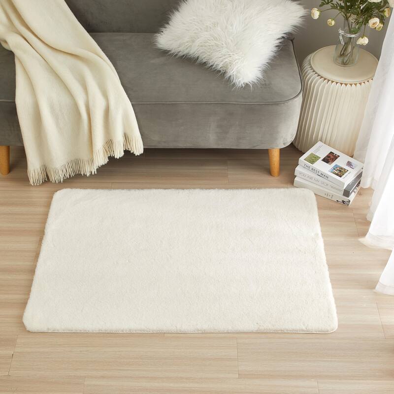 Nanshing Moira Solid Color Soft Shag Accent Rug - 30" x 46"