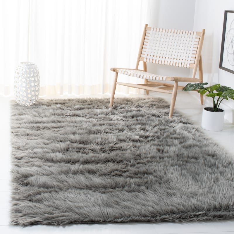 SAFAVIEH Faux Sheep Skin Alexandria 2.4-inch Thick Rug - 6' x 9' - Grey - Rectangle