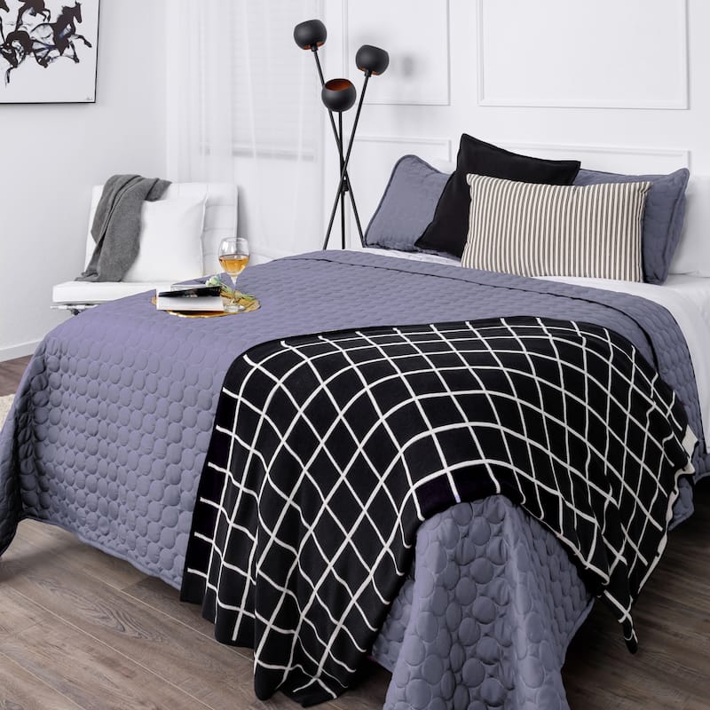 Vilano Ultra-Soft Lightweight 3-piece Quilt and Sham Set