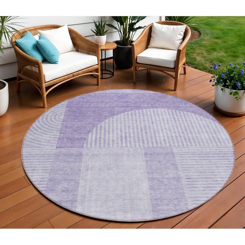 HomeRoots Geometric Transitional Rectangle Outdoor Rug - 8' Round