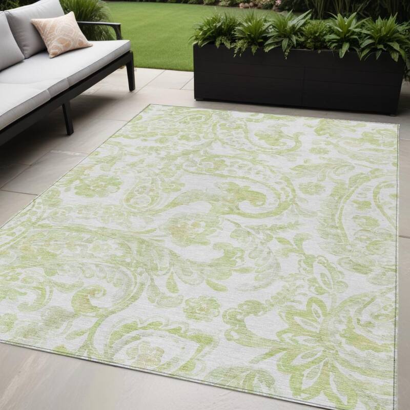 HomeRoots Paisley Transitional Rectangle Outdoor Rug - 5' X 8'