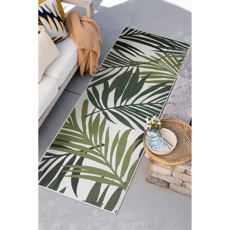 Sizzling Nautical & Coastal Floral & Botanical Indoor/Outdoor Area Rug - 2'3'' x 7'3'' - Cream/Green