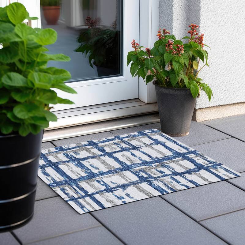 Machine Washable Indoor/ Outdoor Chantille Contemporary Abstract Rug - Navy - 1'8" x 2'6"