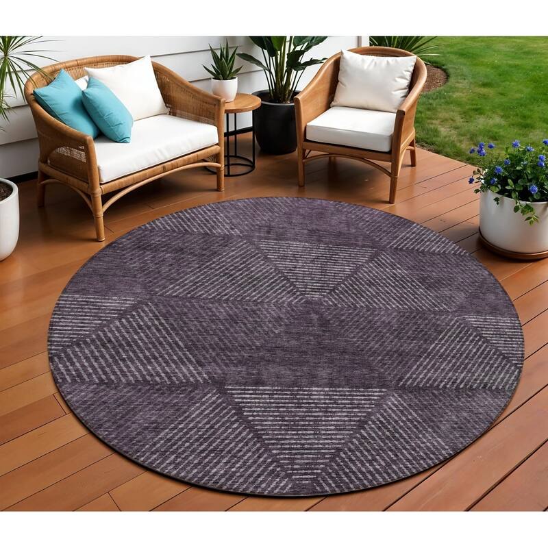 HomeRoots Geometric Transitional Rectangle Outdoor Rug - 8' Round