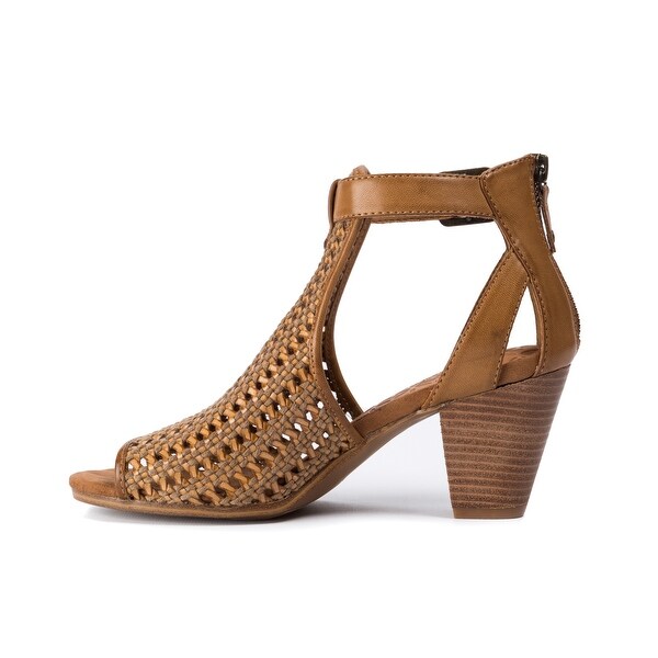 bare traps reatha woven sandals