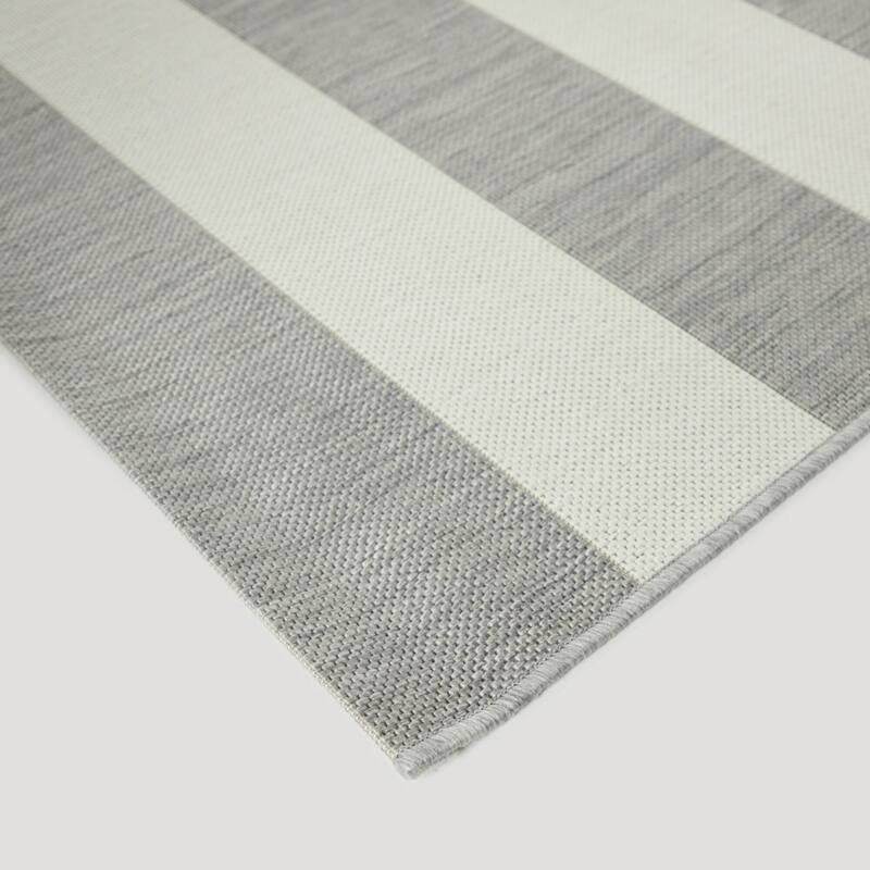 Aleah Traditional Striped Indoor/Outdoor Area Rug