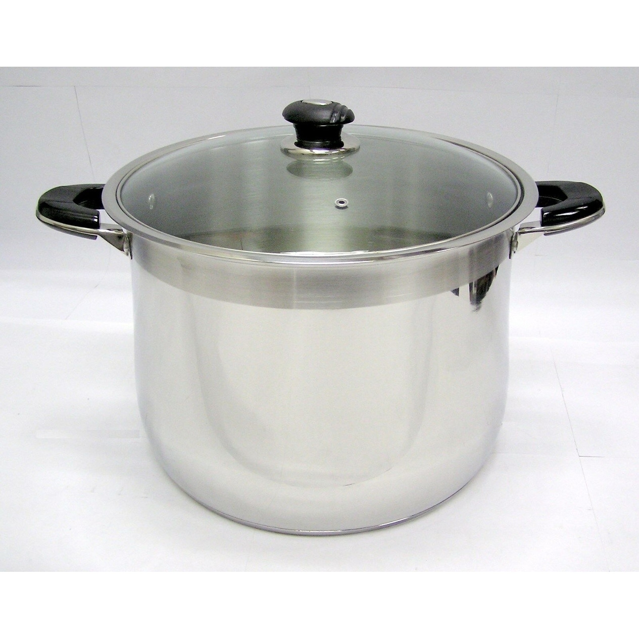 https://ak1.ostkcdn.com/images/products/is/images/direct/55231b2881771bc955d83996a5a286110e120252/24-Qt-Stainless-Steel-Tri-Ply-Clad-Heavy-Duty-Gourmet-Stock-Pot.jpg