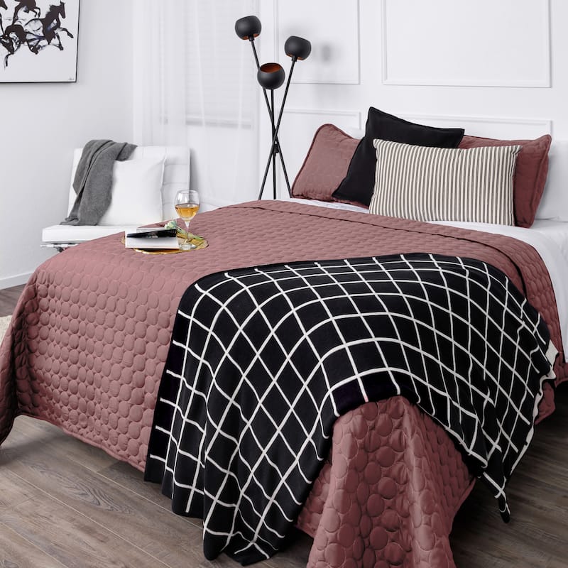 Vilano Ultra-Soft Lightweight 3-piece Quilt and Sham Set