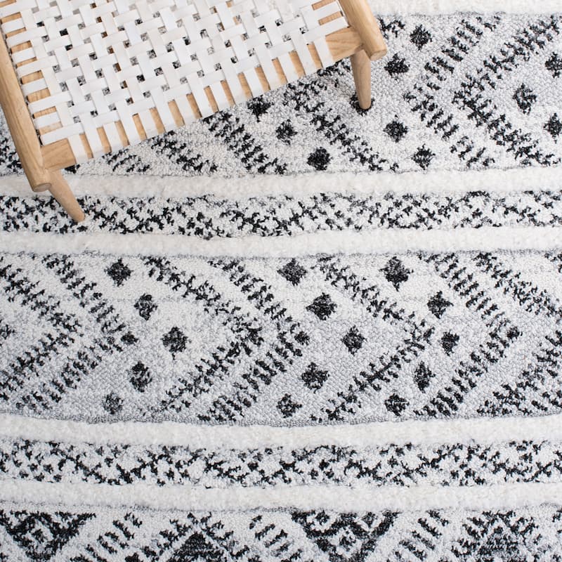SAFAVIEH Moroccan Tassel Shag Ilijana 2-inch Thick Rug