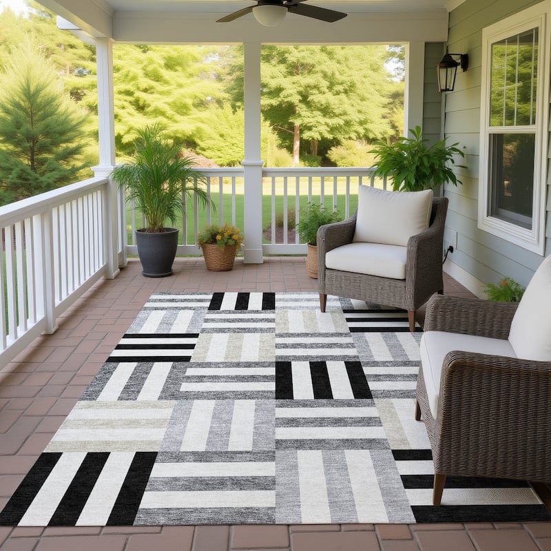 Machine Washable Indoor/ Outdoor Modern Hatch Chantille Rug