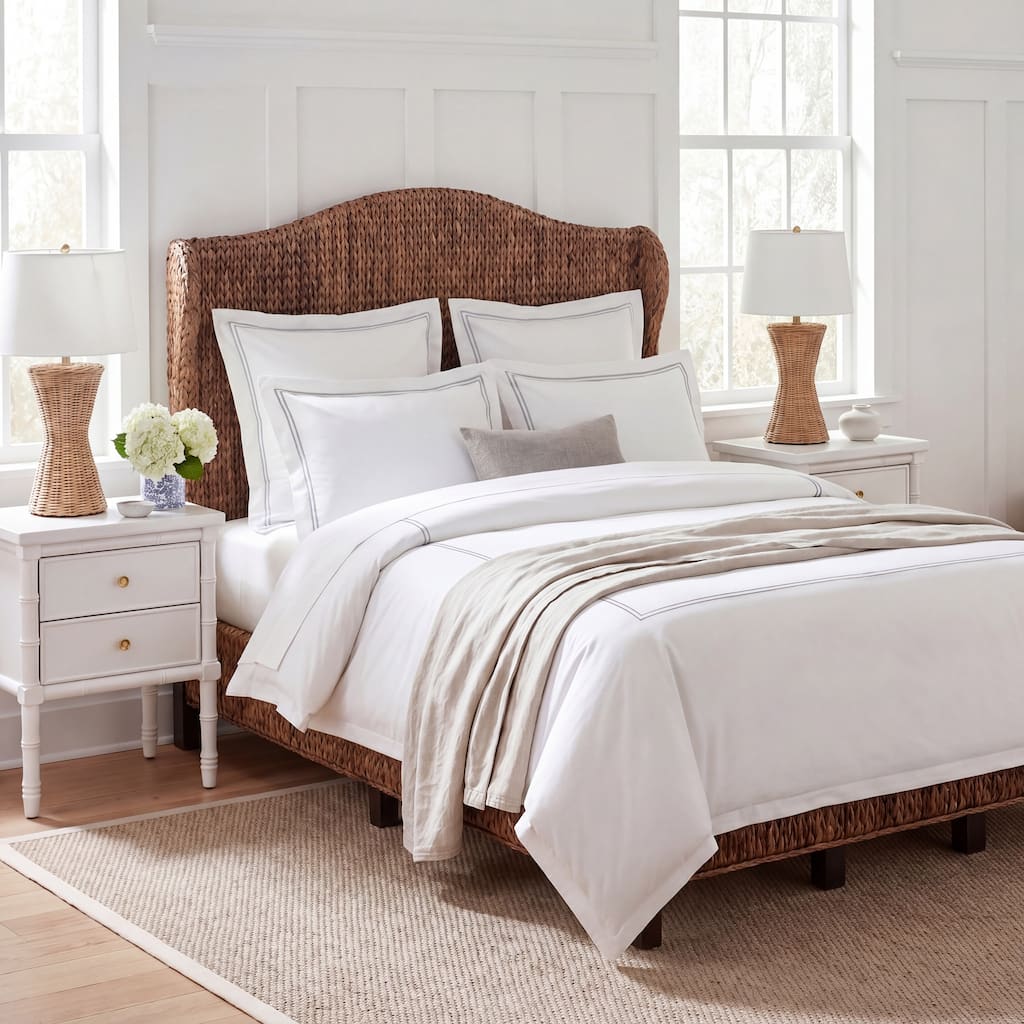 SAFAVIEH Regine Coastal Rattan Bed