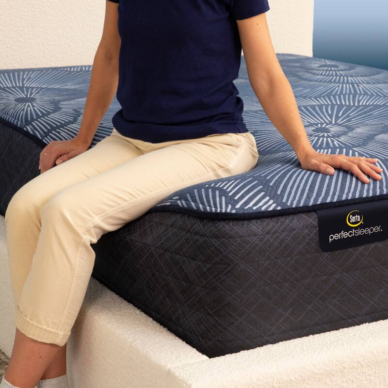 Serta Perfect Sleeper Radiant Rest 14" Hybrid Plush Mattress Set