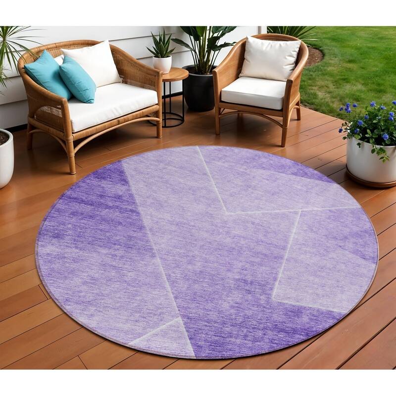 HomeRoots Abstract Transitional Rectangle Outdoor Rug - 8' Round
