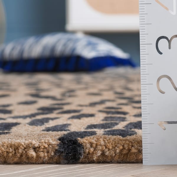 SAFAVIEH Handmade Soho Yamina Leopard N.Z. Wool Rug