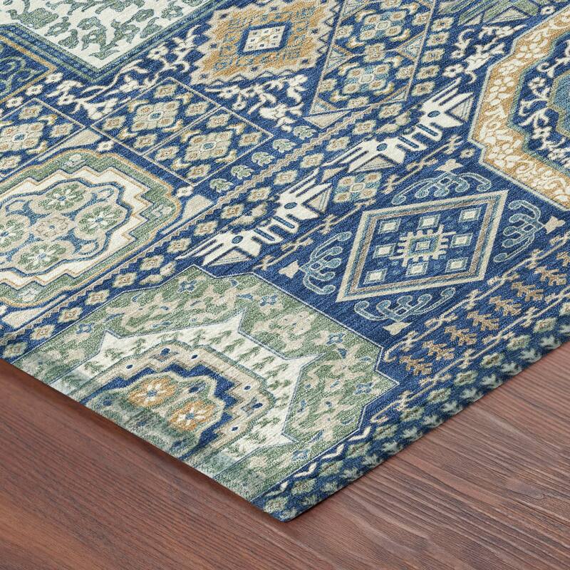 Machine Washable Indoor/ Outdoor Traditonal Isaiah Chantille Rug