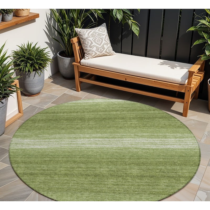 HomeRoots Abstract Transitional Rectangle Outdoor Rug - 8' Round