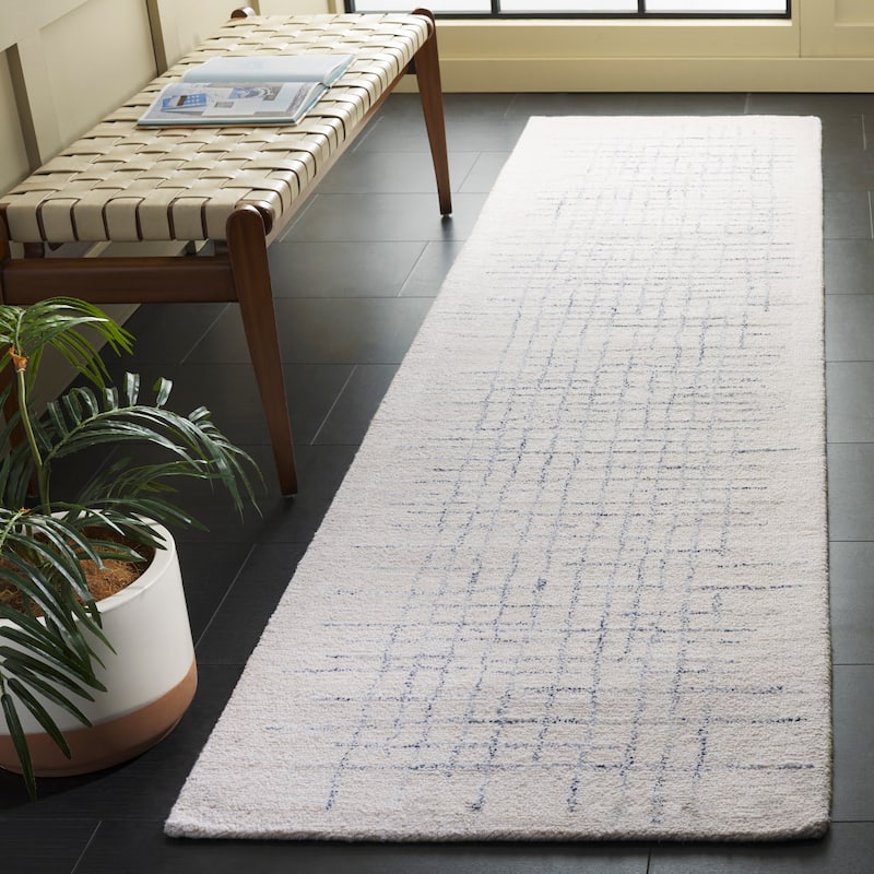 SAFAVIEH Handmade Ebony Bodhild Modern & Contemporary Wool Rug