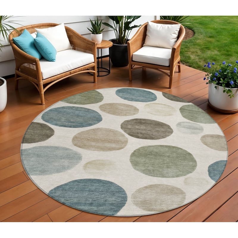 HomeRoots Geometric Transitional Rectangle Outdoor Rug - 8' Round