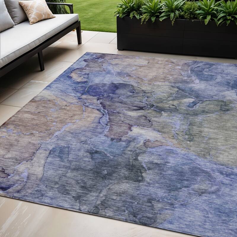 HomeRoots Abstract Transitional Rectangle Outdoor Rug - 5' X 8'