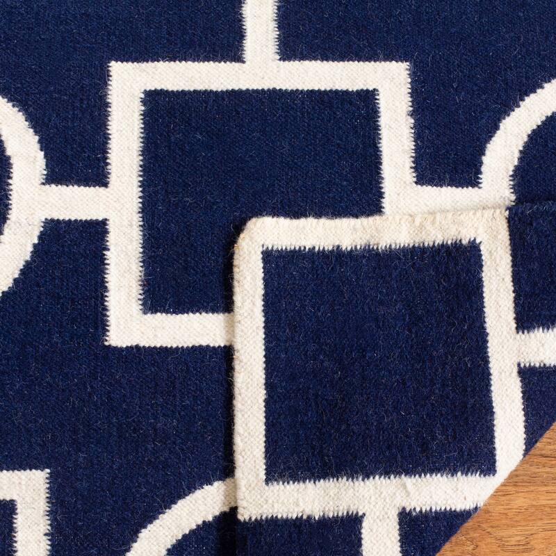 SAFAVIEH Handmade Flatweave Dhurries Narcisa Modern Moroccan Wool Rug
