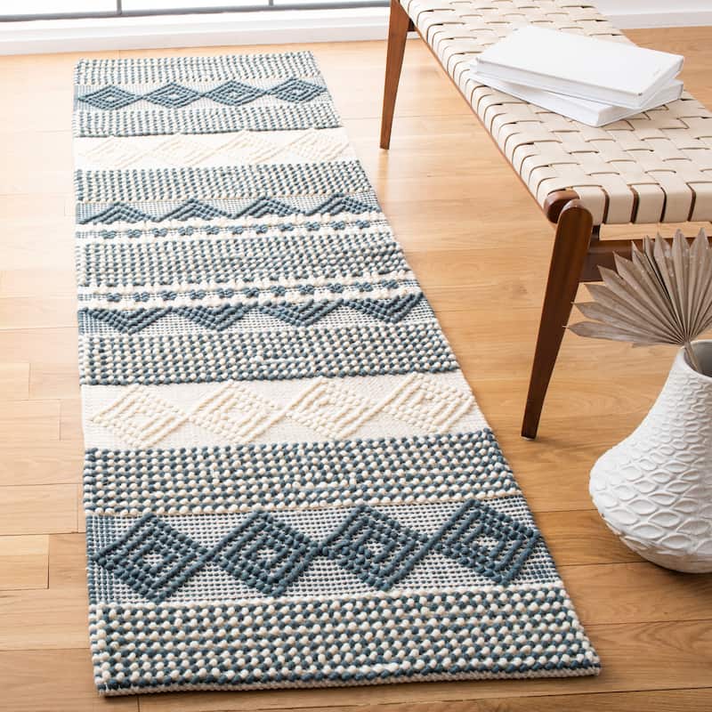 SAFAVIEH Handmade Natura Annedorte Wool Rug - 2'3" x 8' Runner - Dark Green/Ivory - Runner