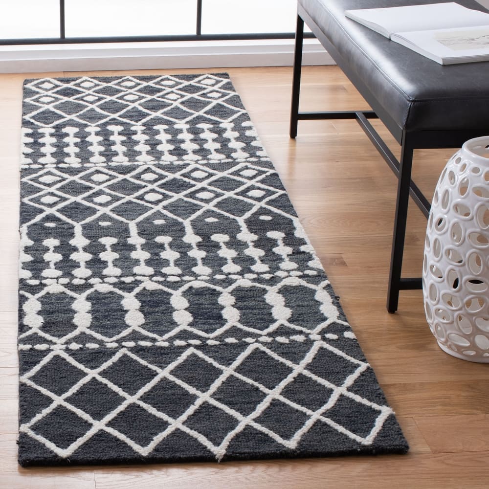SAFAVIEH Handmade Blossom Orit Moroccan Wool Rug