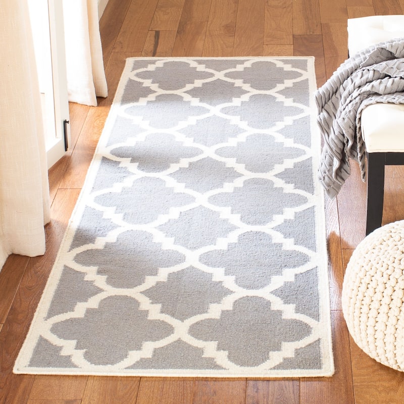 SAFAVIEH Handmade Flatweave Dhurries Jinan Modern Moroccan Wool Rug - 2'6" x 10' Runner - Grey/Ivory