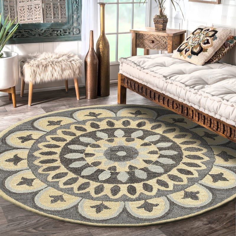 Dana Grey/Beige Medallion Hand-Tufted Wool Contemporary Indoor Area Rug by Sevita