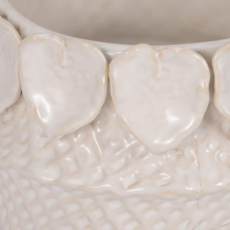 Stylish Ceramic Planter with Sculptural Leaf Heart Details