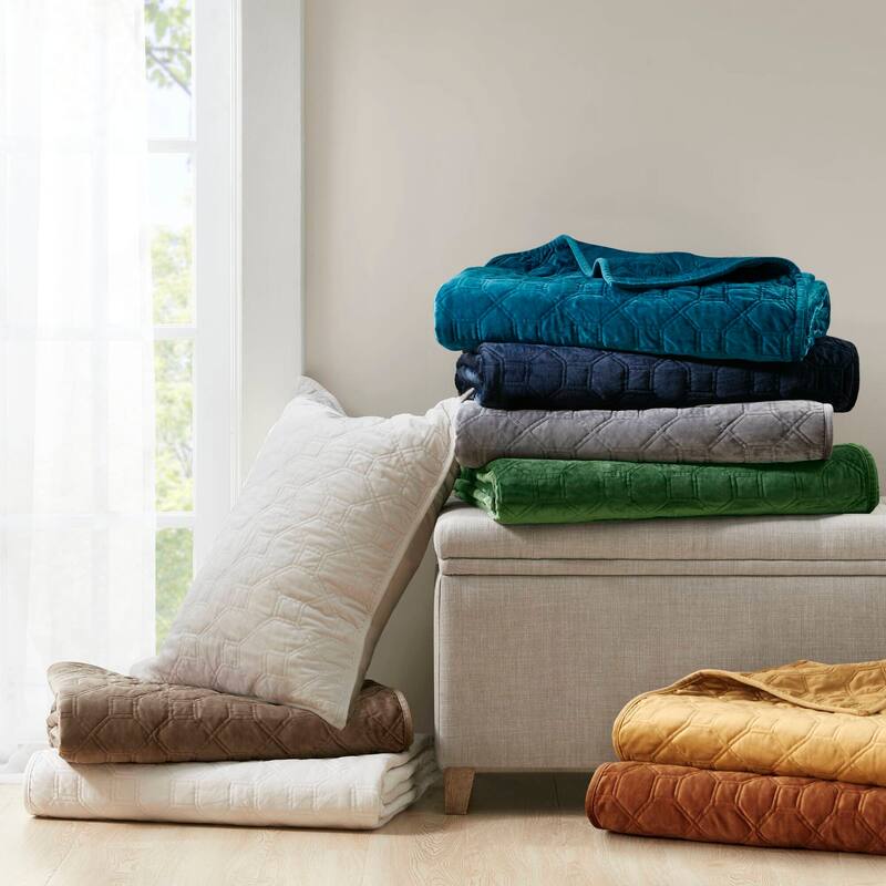 Madison Park Emery 3 Piece Velvet Quilt Set