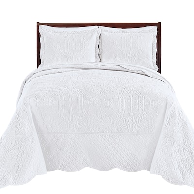 Demi Oversized Textured Medallion Design Scalloped Edge Bedspread