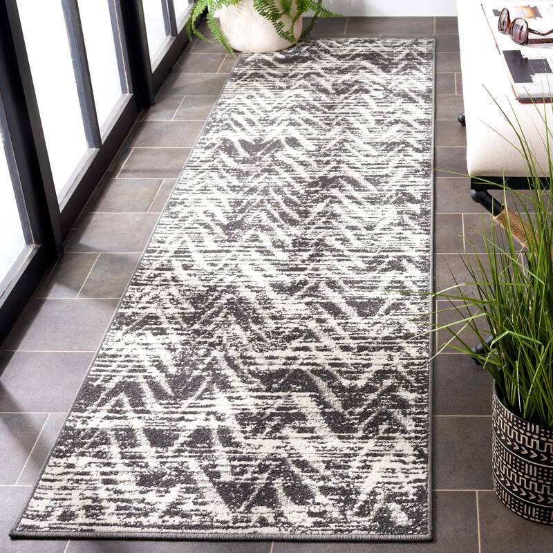 SAFAVIEH Cottage Eibhlis Chevron Waterproof Patio Backyard Rug
