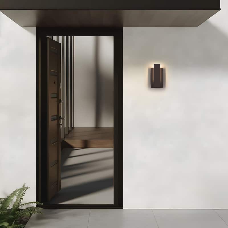 Modern Integrated LED Black/Bronze Aluminum Outdoor Wall Sconce