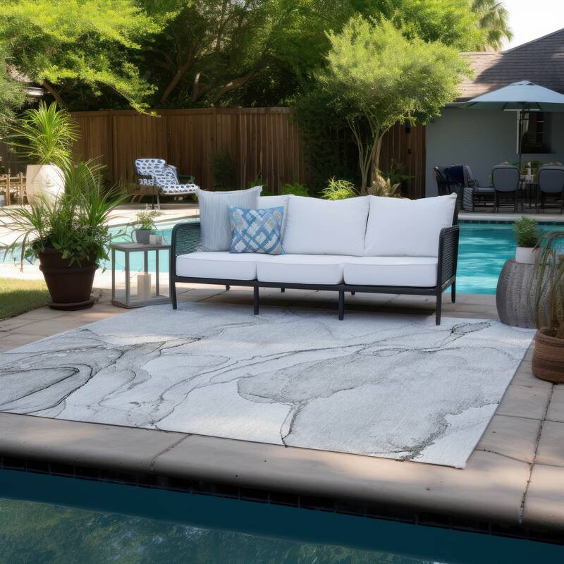 Machine Washable Indoor/ Outdoor Abstract Chantille Rug