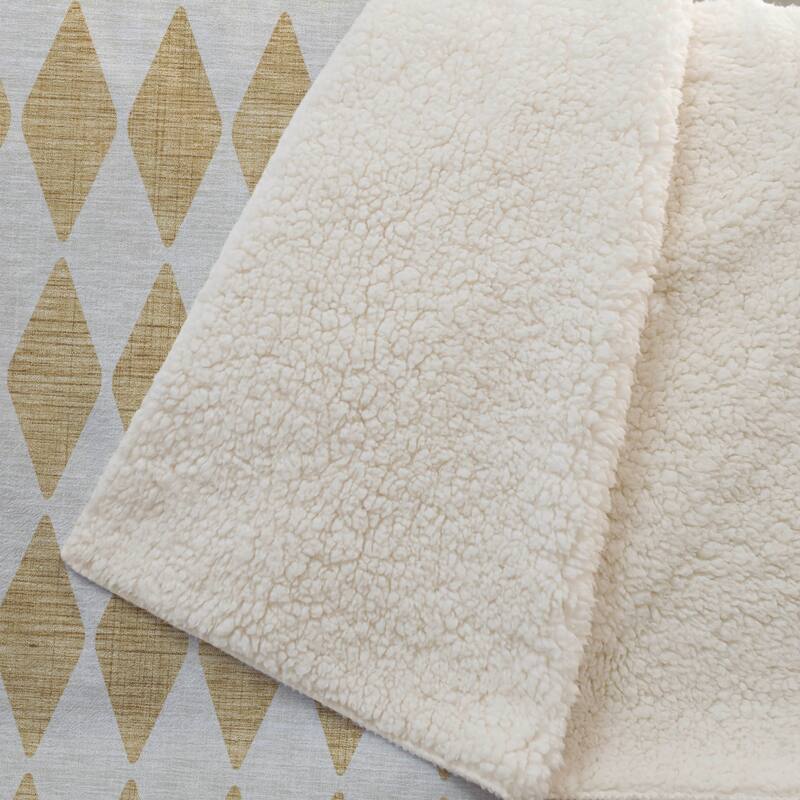 Premium Machine Washable Modern Argyle Sherpa Throw Blanket