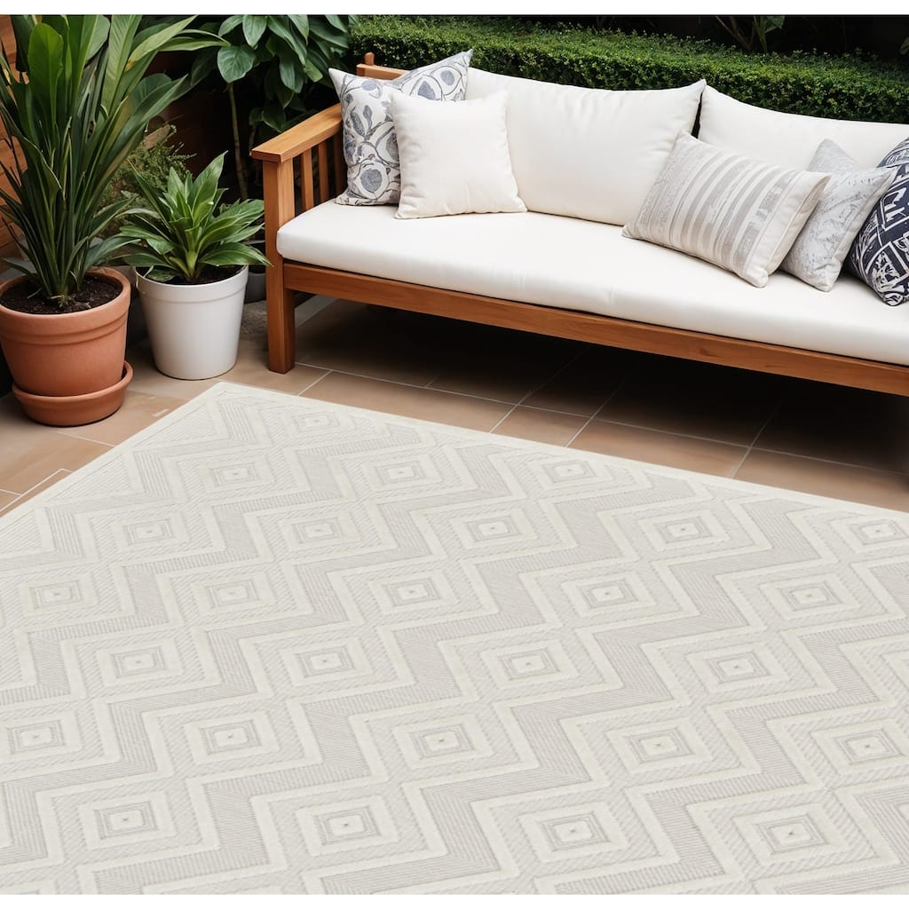 HomeRoots Contemporary Rectangle Outdoor Rug - 7' X 10'