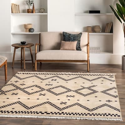 Nuloom Ivory Contemporary Cabin Chevron Moroccan Tassel Area Rug