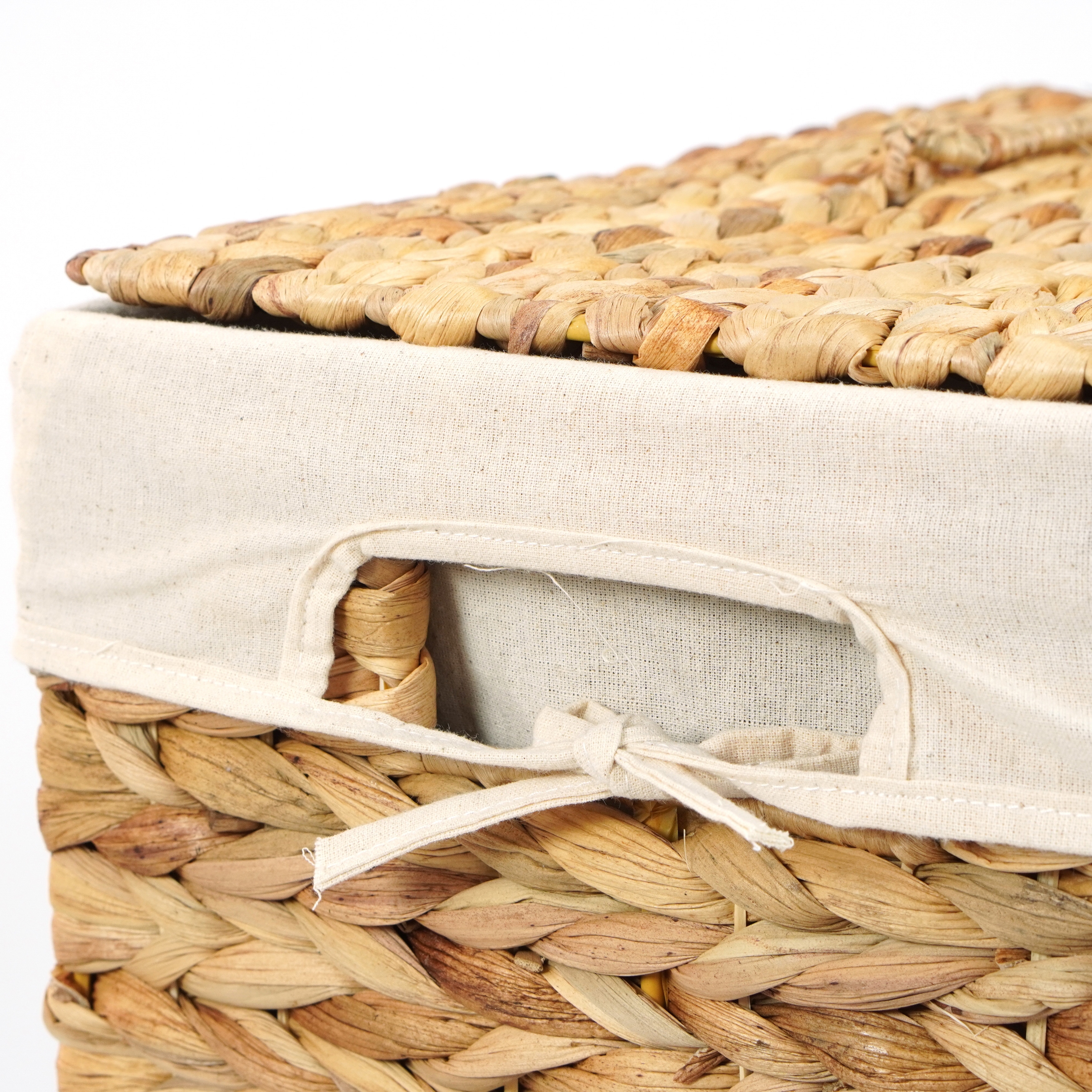 Wicker hamper shop with lid