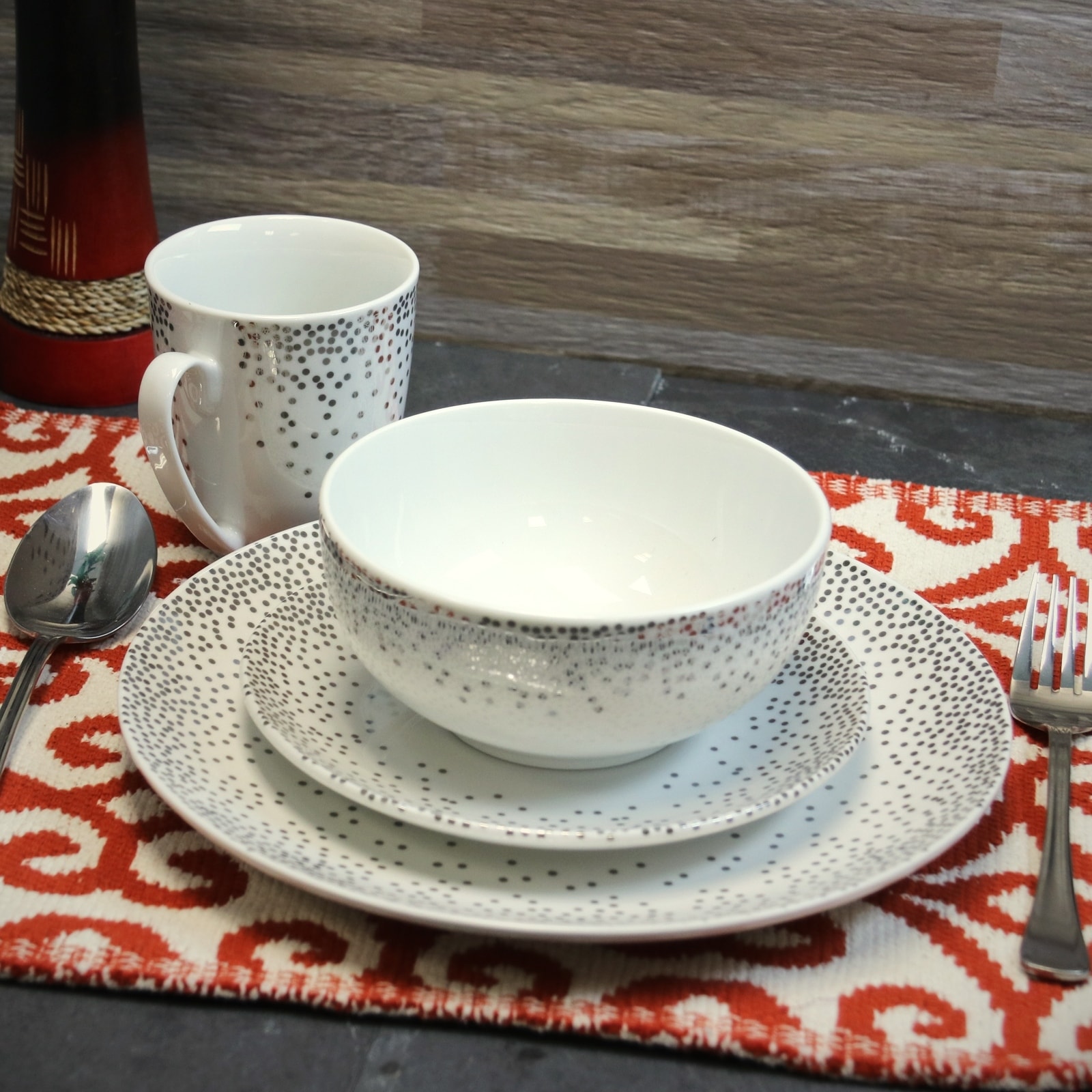 16 Piece Spotted Round Ceramic Dinnerware Set Multi