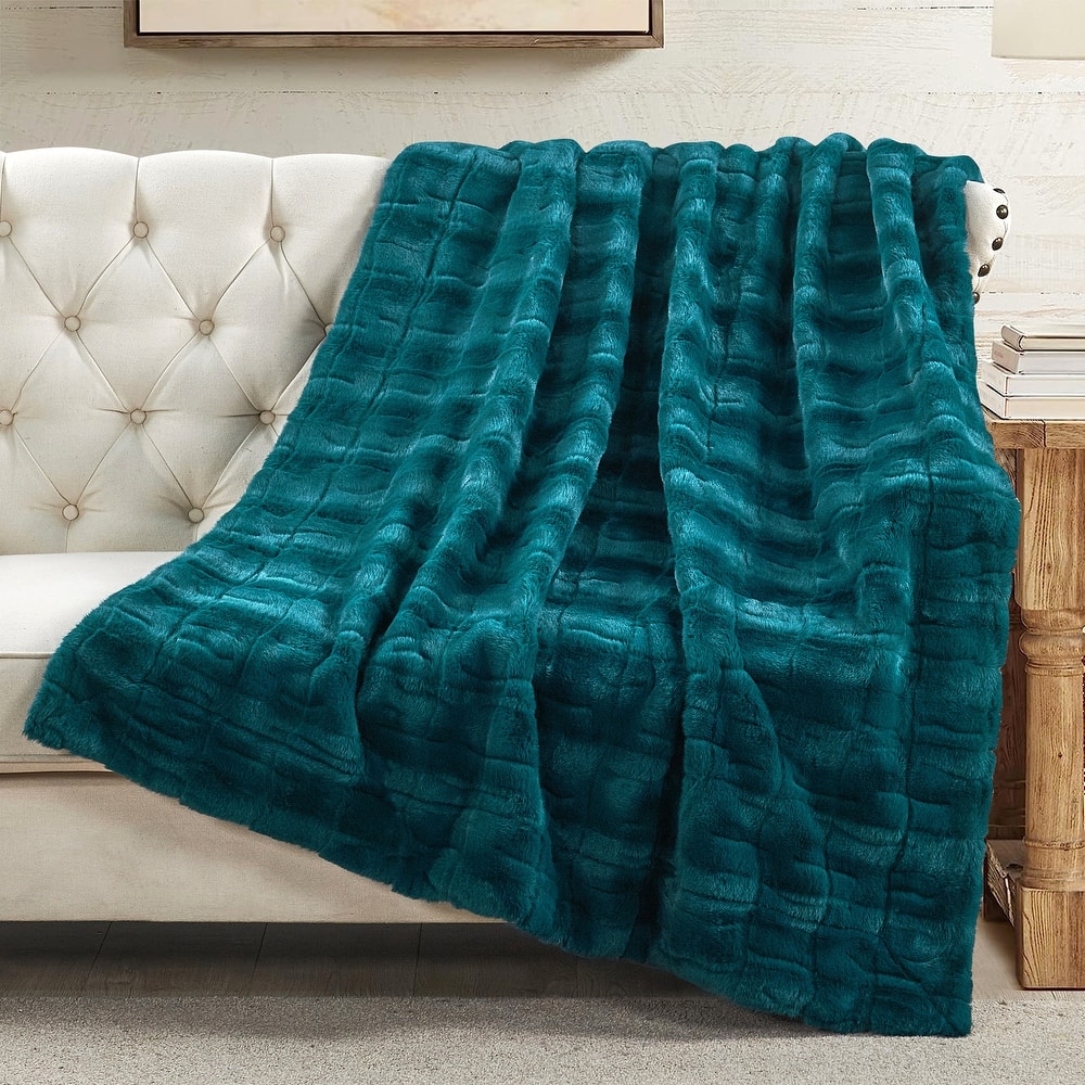 Home Soft Things Stylish FauxFur Throw Soft Fluffy Warm Blanket