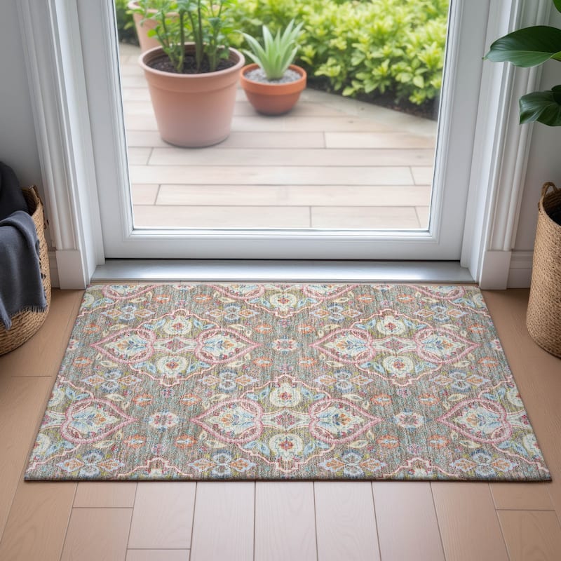 Machine Washable Indoor/Outdoor Traditional Spades Chantille Rug