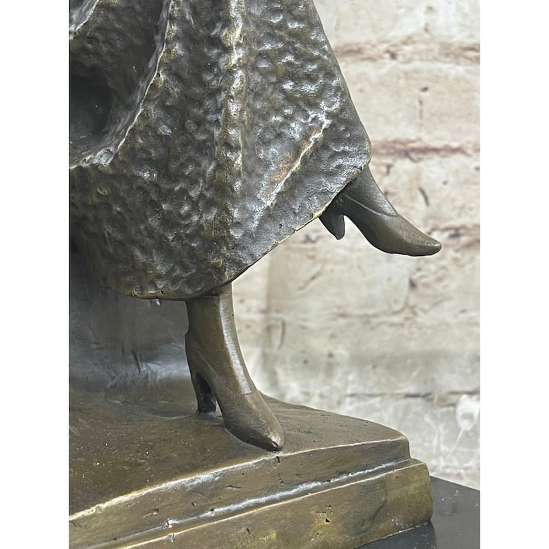 Art Deco Flapper Girl Fashion Model Bronze Metal Statue Sculpture Figurative Art
